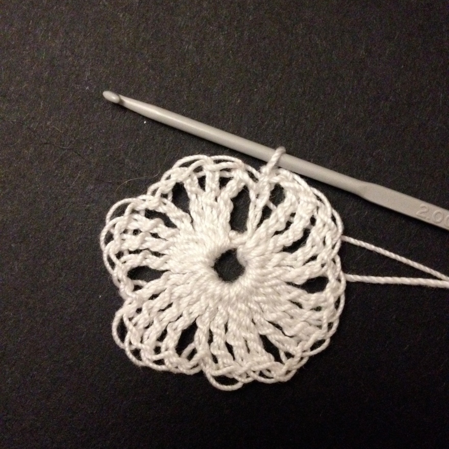 crochet snowflake Susan round 1