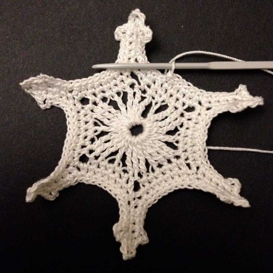 crochet snowflake Susan round 3
